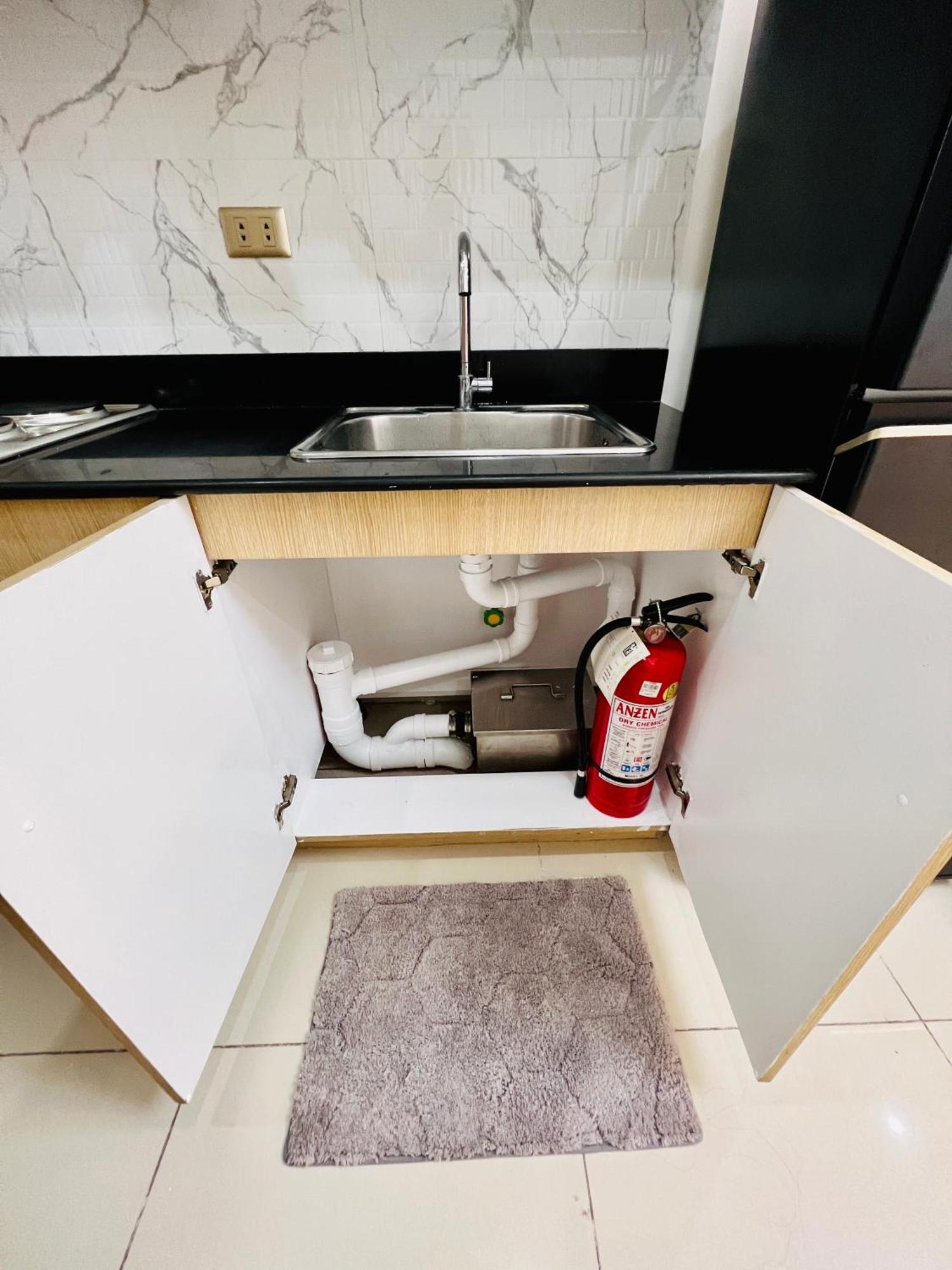 Breeze Residences - Bay View Apartment
