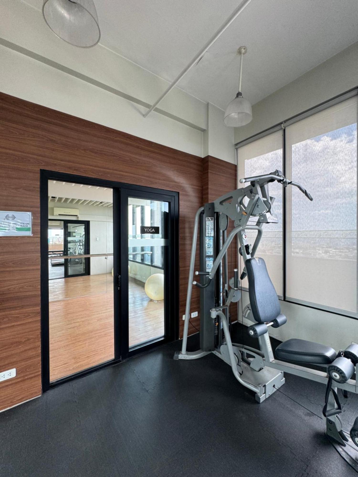 Vinia Infinity 1 Near Malls With Wifi And Netflix Manila