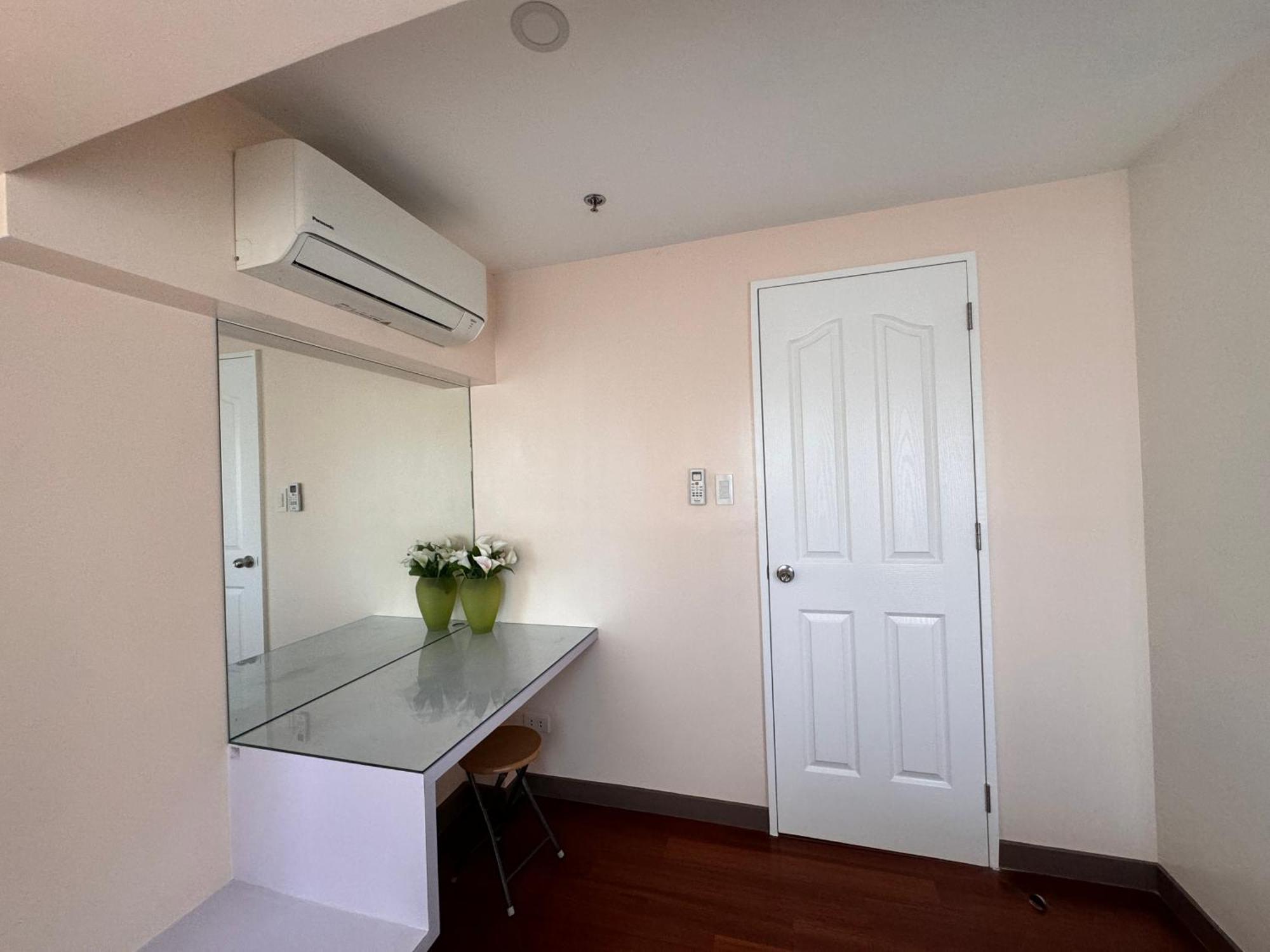 Brand New 2br In Bgc With Wifi Netfix And Apartment Manila