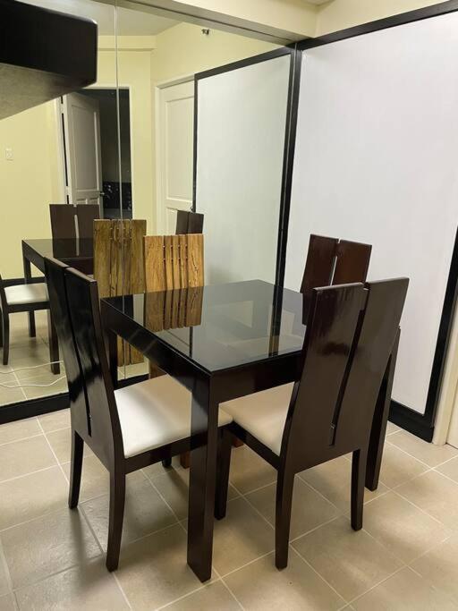 2br Fully Airconditioned With Balcony & Free Parking At Tivoli Apartment *
