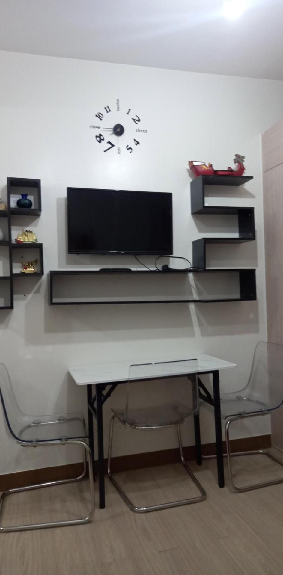 Comfy 1 Bedroom With Netflix & Free Wifi - Trees Residences Apartment Manila