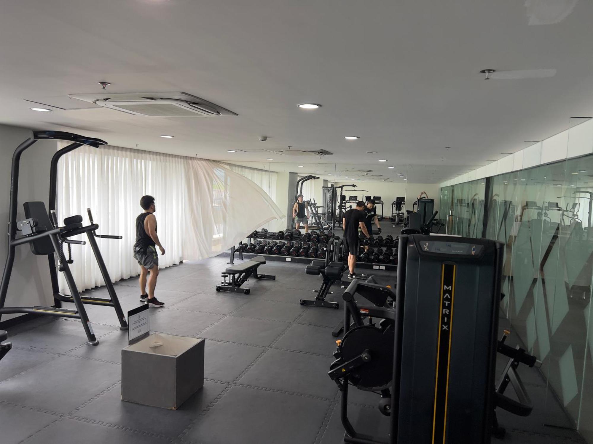 Apartment Urban Oasis: Prime With Airport Convenience *