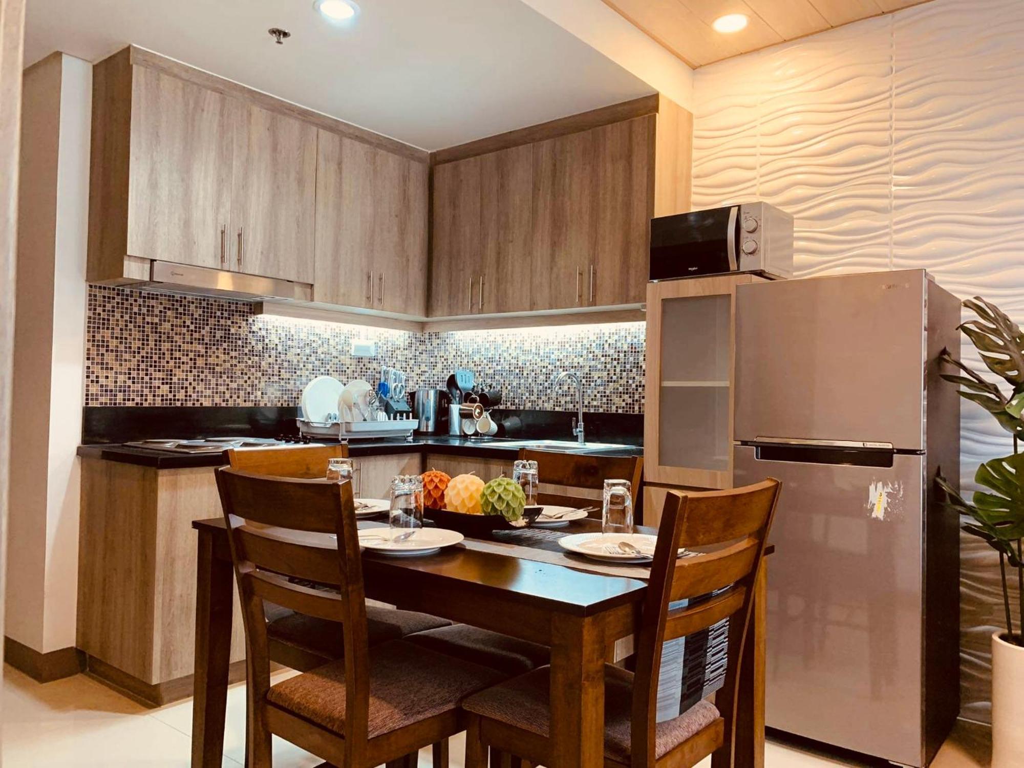 Urban Oasis: Prime With Airport Convenience Apartment