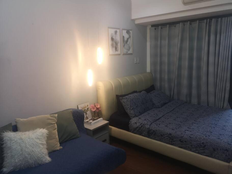 Studio With Netflix, 55in Tv, 200mbs Net, In Heart Of Makati Apartment *