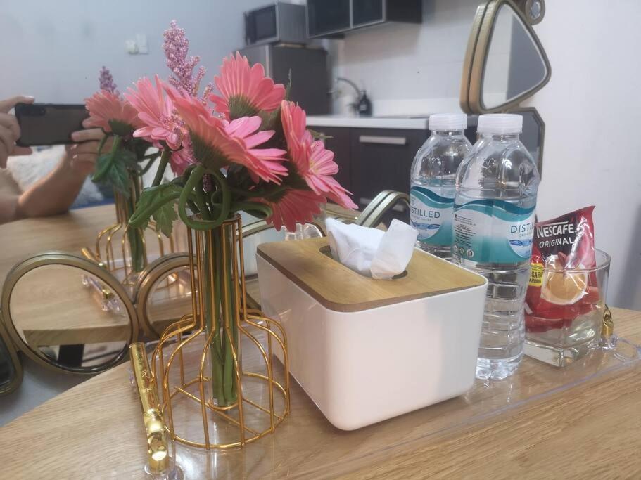 Studio With Netflix, 55in Tv, 200mbs Net, In Heart Of Makati Apartment