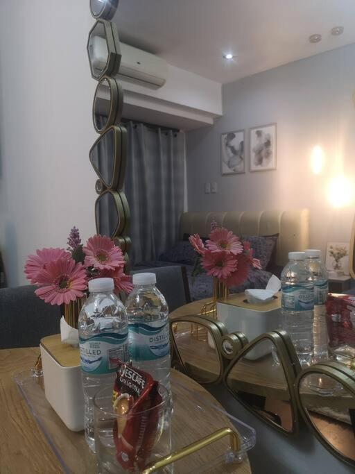 Studio With Netflix, 55in Tv, 200mbs Net, In Heart Of Makati *