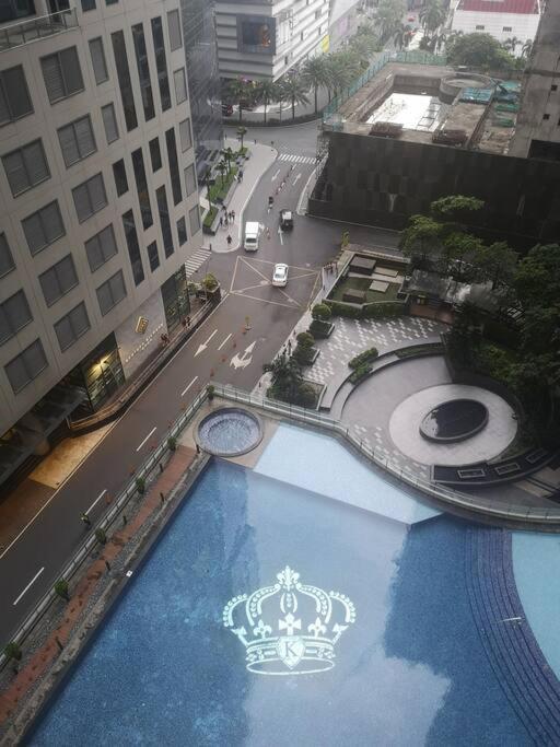 Apartment Studio With Netflix, 55in Tv, 200mbs Net, In Heart Of Makati *