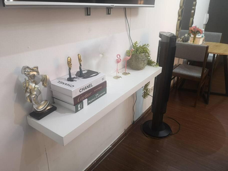 Apartment Studio With Netflix, 55in Tv, 200mbs Net, In Heart Of Makati