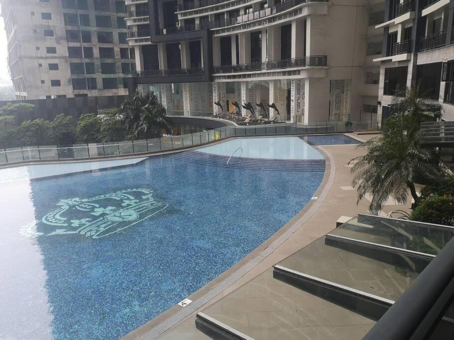 Apartment Studio With Netflix, 55in Tv, 200mbs Net, In Heart Of Makati *