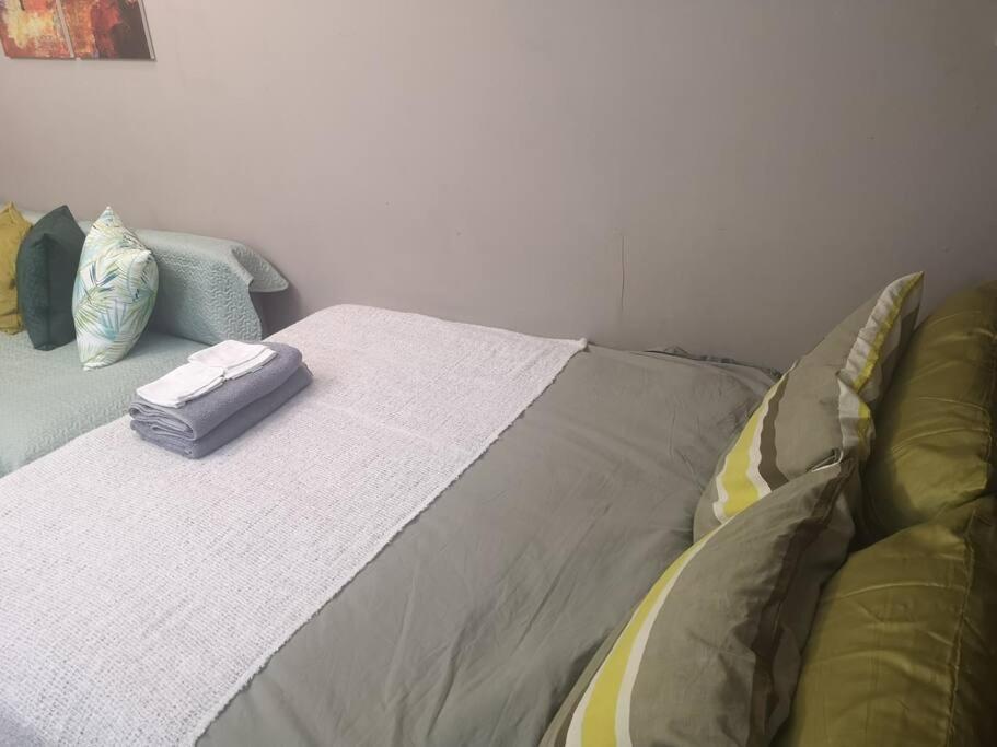 Studio With 200mbs Internet, Netflix & Great View Of Manila