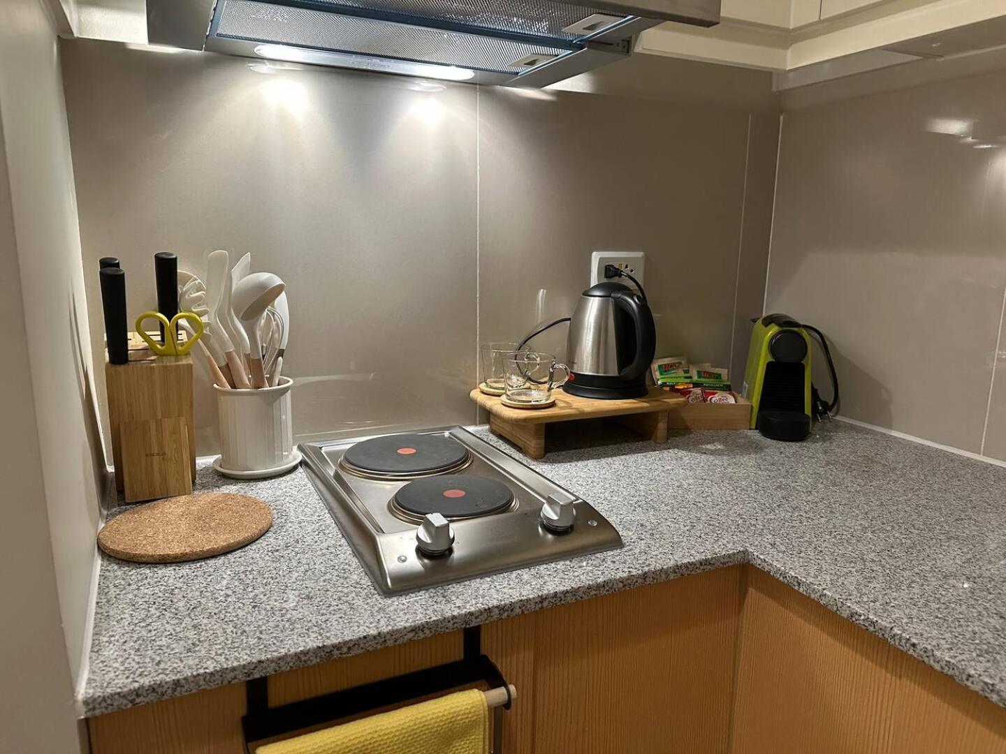 Private Unit In Uptown Parksuites I & Ii Manila