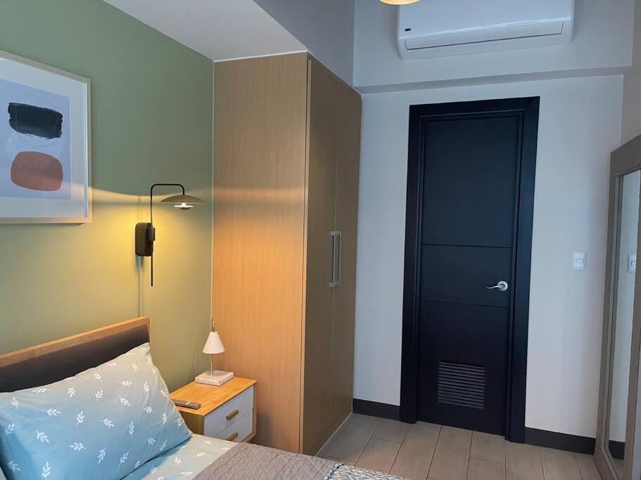 Private Unit In Uptown Parksuites I & Ii * Manila