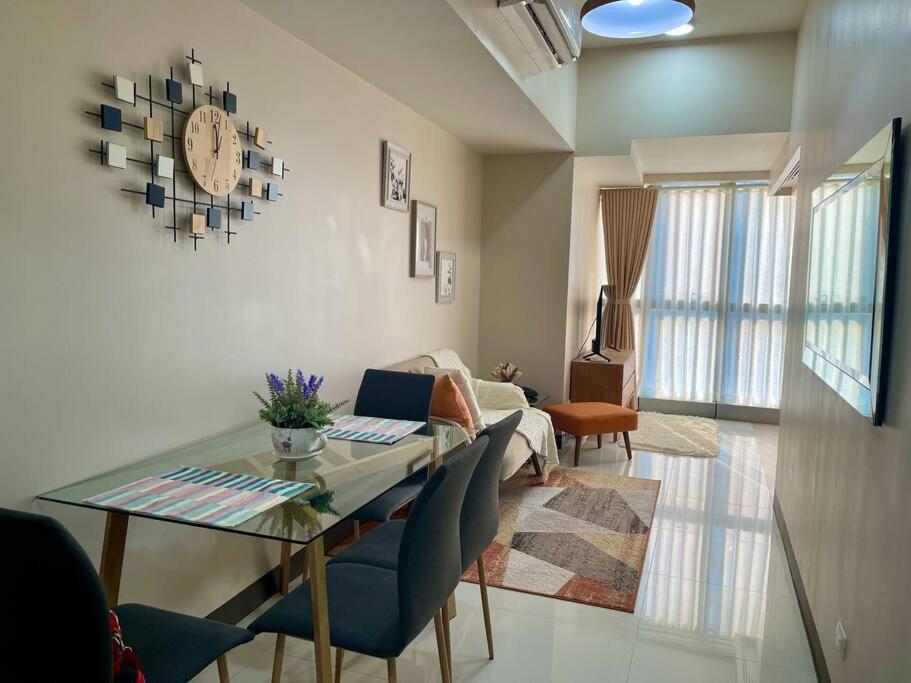 Private Unit In Uptown Parksuites I & Ii Apartment