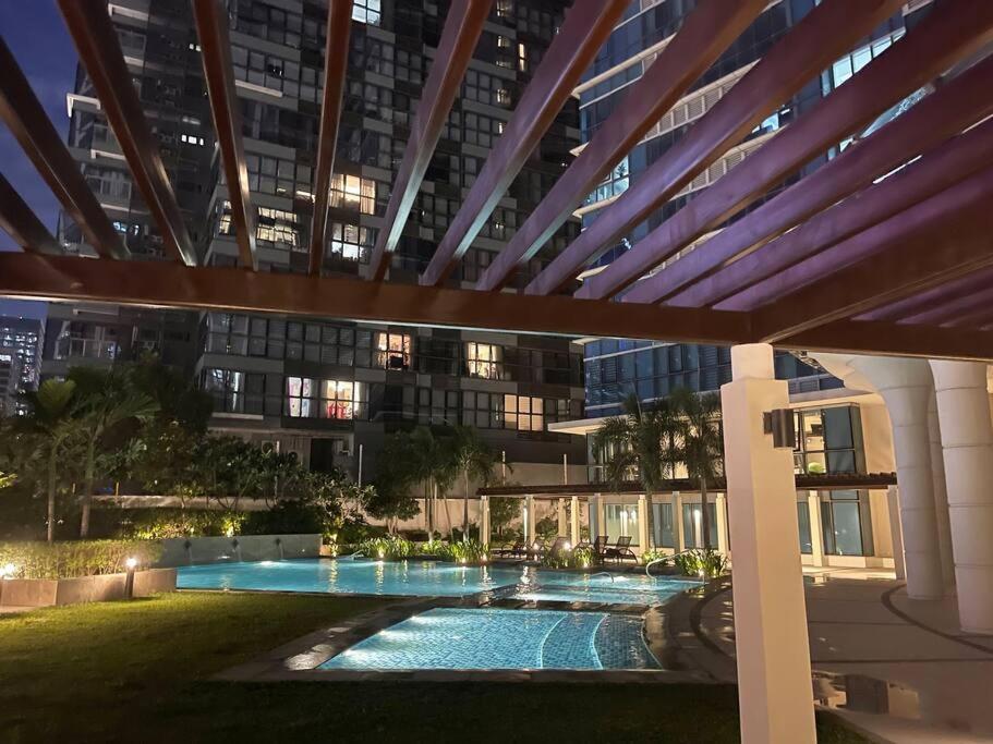 Apartment Private Unit In Uptown Parksuites I & Ii