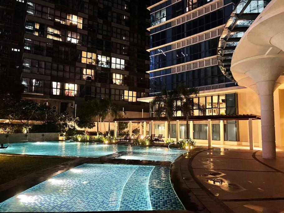 Private Unit In Uptown Parksuites I & Ii Apartment *