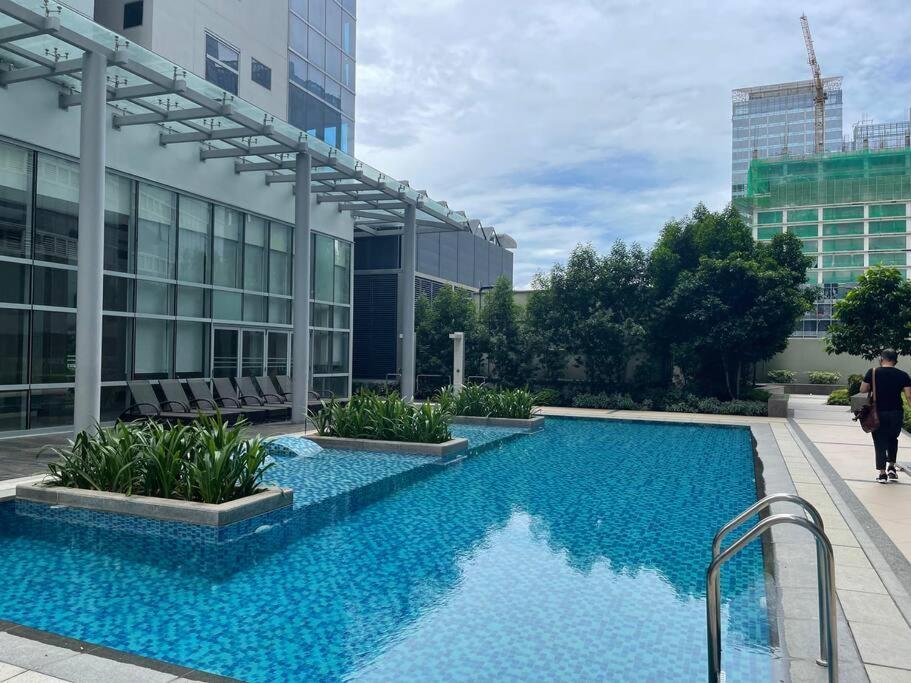 Private Unit In Uptown Parksuites I & Ii Manila