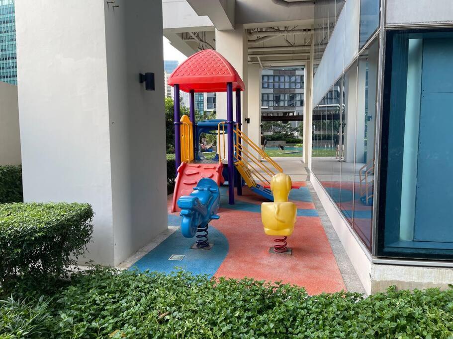 Private Unit In Uptown Parksuites I & Ii * Manila