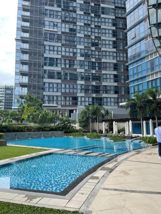 Private Unit In Uptown Parksuites I & Ii Manila