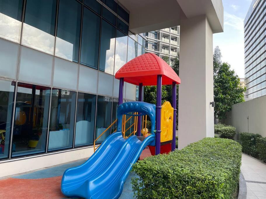 Private Unit In Uptown Parksuites I & Ii Manila