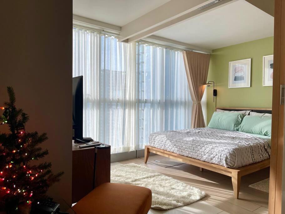 Apartment Private Unit In Uptown Parksuites I & Ii *