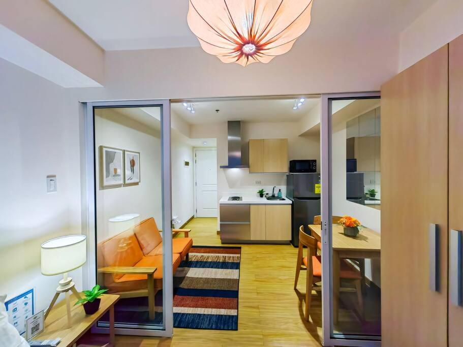 Apartment 1br Condotel Azure Urban Near Airport - 15f #az02 Manila