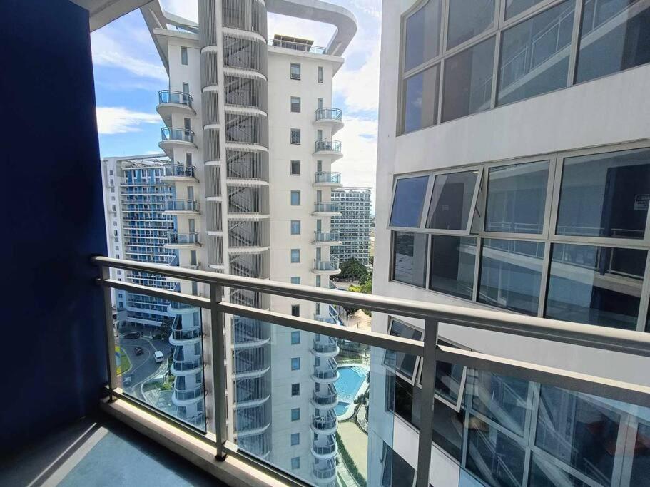 1br Condotel Azure Urban Near Airport - 15f #az02 Manila