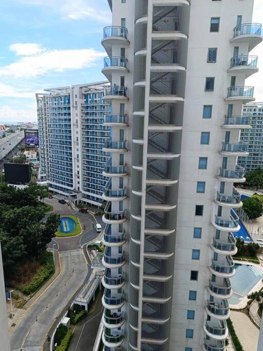 1br Condotel Azure Urban Near Airport - 15f #az02 Apartment *