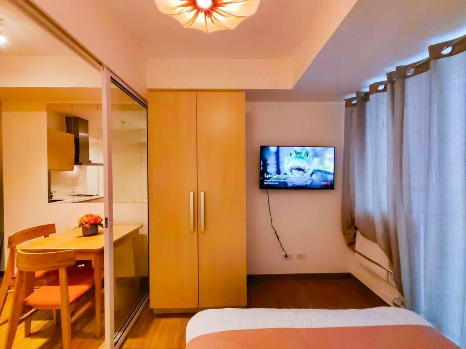 1br Condotel Azure Urban Near Airport - 15f #az02 Apartment *