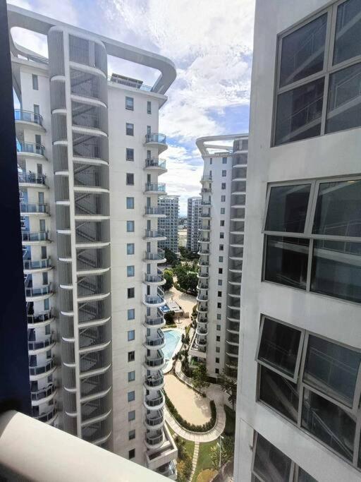 Apartment 1br Condotel Azure Urban Near Airport - 15f #az02