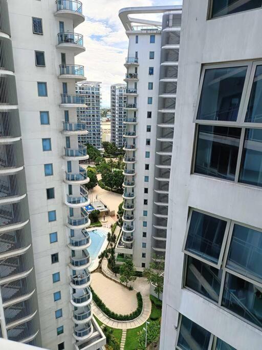 1br Condotel Azure Urban Near Airport - 15f #az02 Apartment