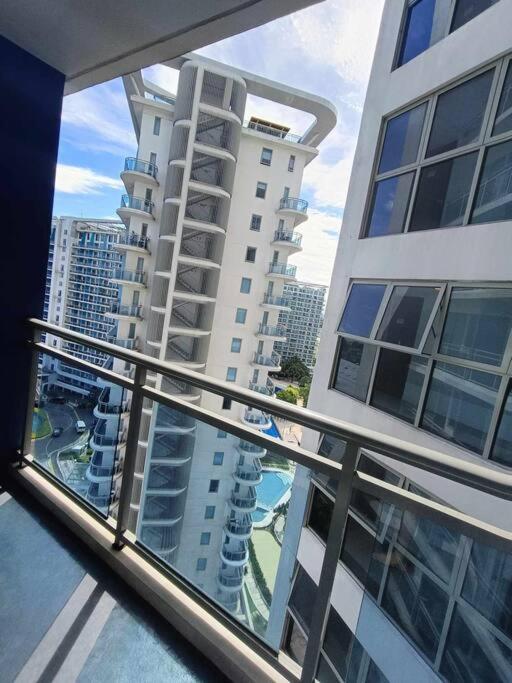1br Condotel Azure Urban Near Airport - 15f #az02 *