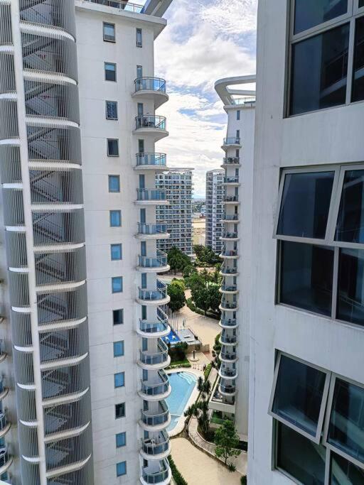 Apartment 1br Condotel Azure Urban Near Airport - 15f #az02 Manila