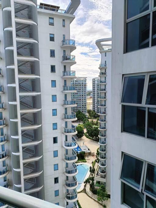 1br Condotel Azure Urban Near Airport - 15f #az02 Apartment