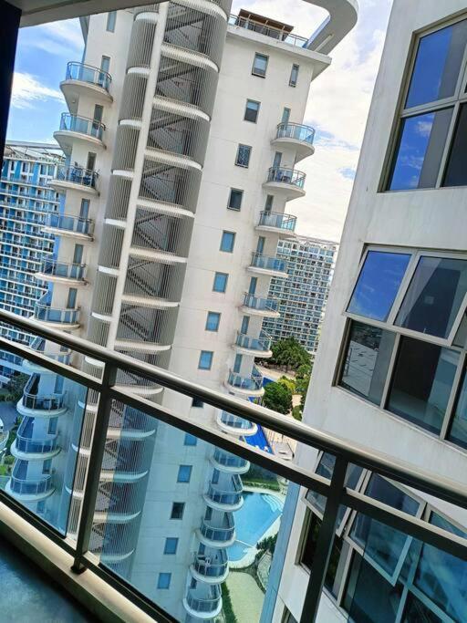 Apartment 1br Condotel Azure Urban Near Airport - 15f #az02 *