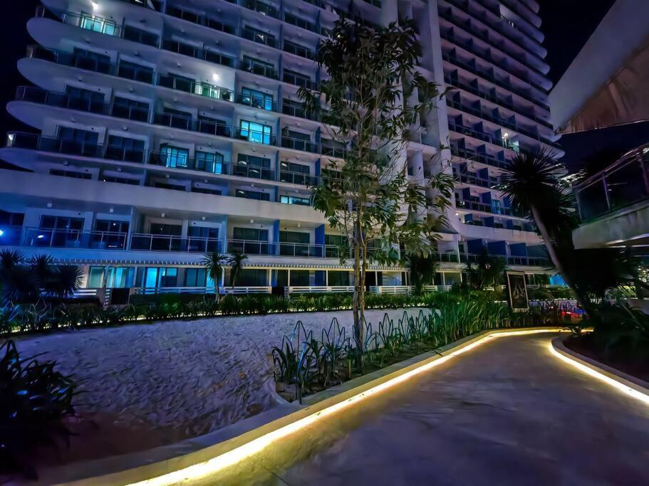 1br Condotel Azure Urban Near Airport - 16f #az01 Apartment Manila