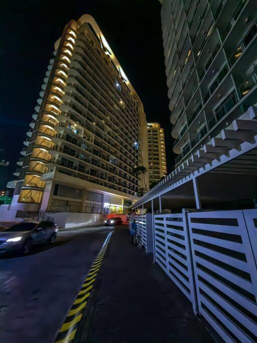 1br Condotel Azure Urban Near Airport - 16f #az01 Apartment *