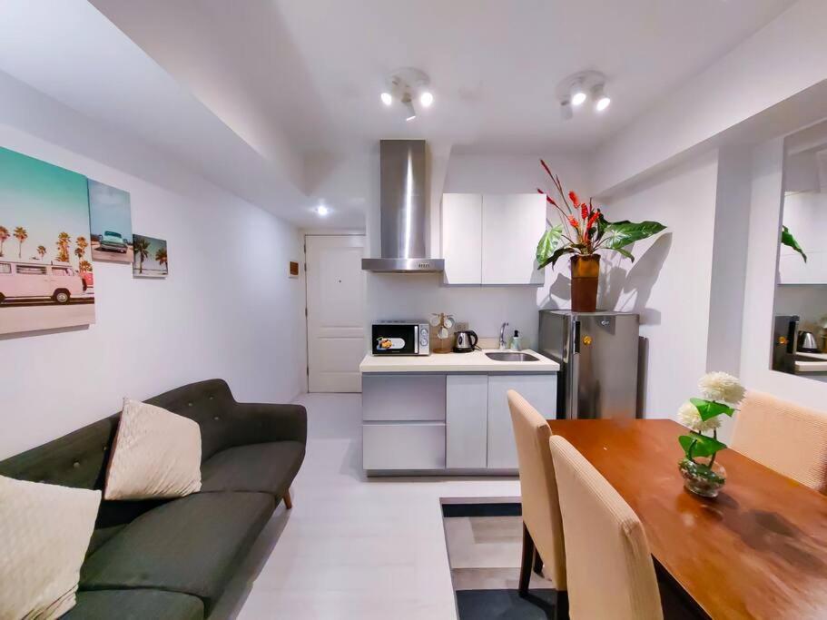 1br Condotel Azure Urban Near Airport - 16f #az01 Apartment *