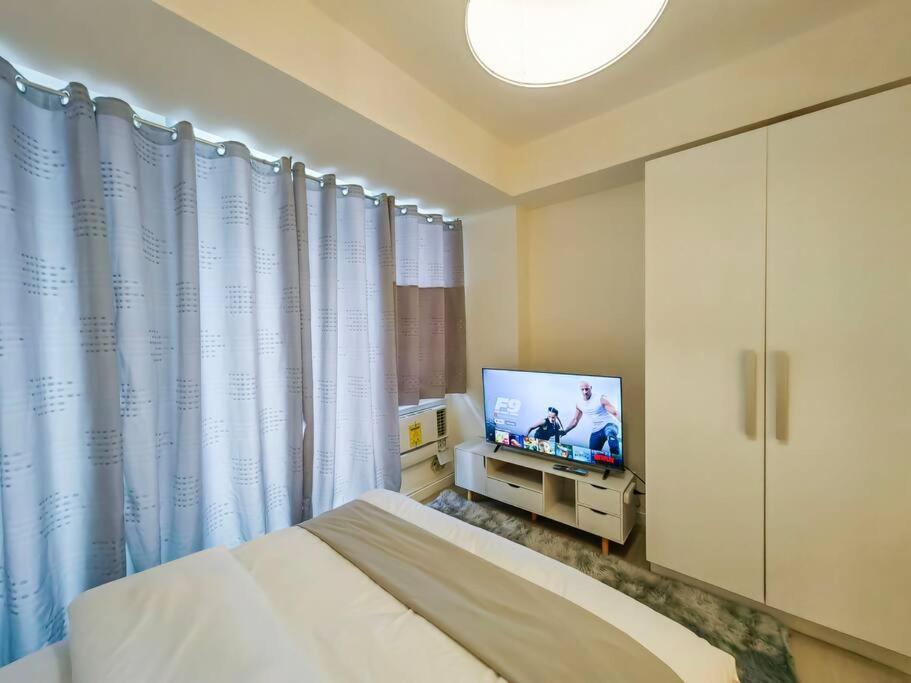 Apartment 1br Condotel Azure Urban Near Airport - 14f #az03 *