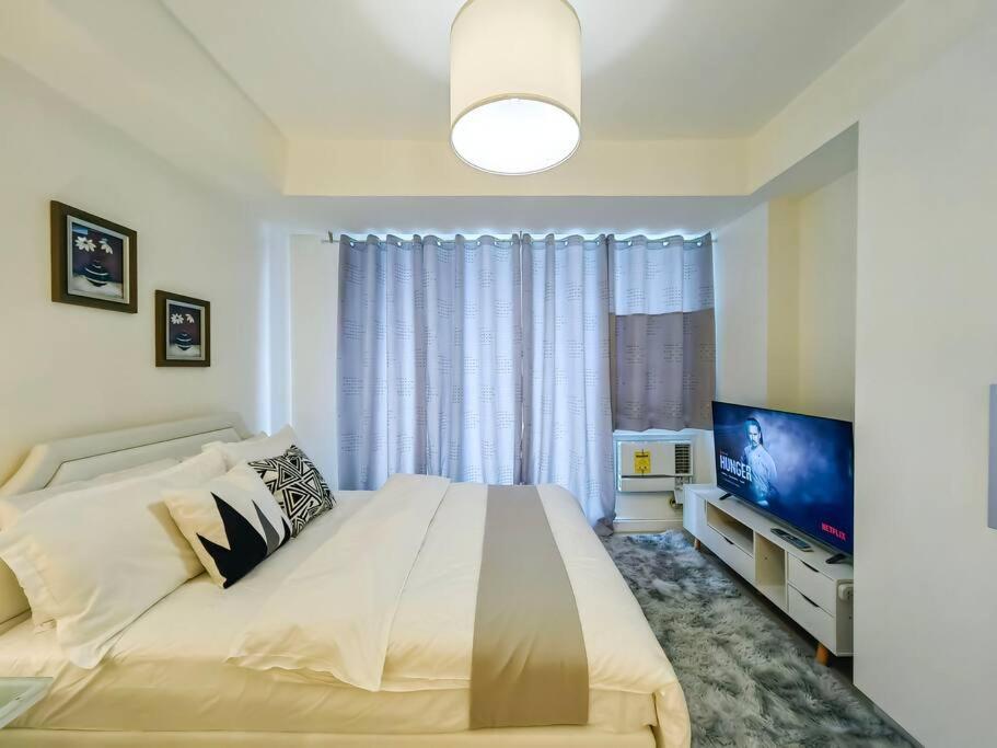 Apartment 1br Condotel Azure Urban Near Airport - 14f #az03 Manila