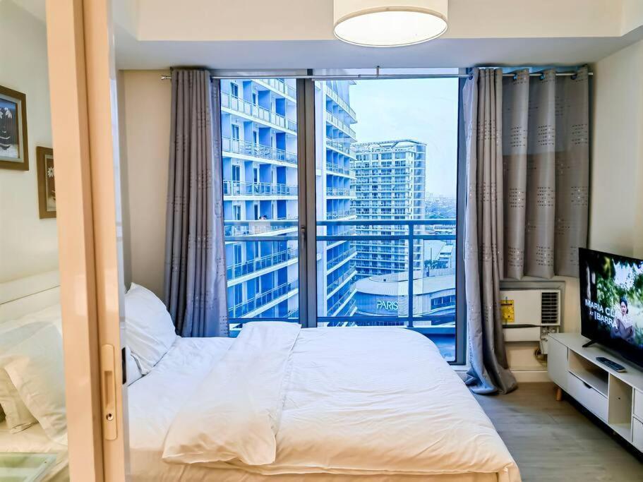 1br Condotel Azure Urban Near Airport - 14f #az03 Apartment *