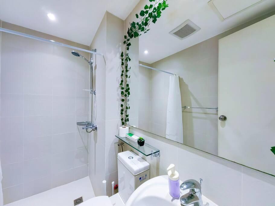 1br Condotel Azure Urban Near Airport - 14f #az03 Apartment