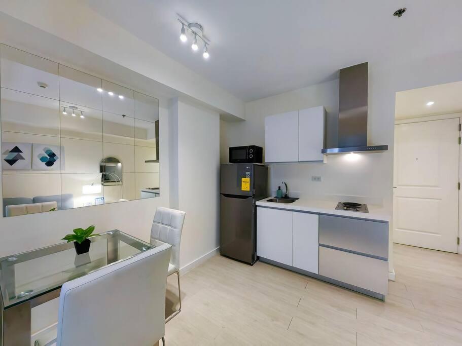 Apartment 1br Condotel Azure Urban Near Airport - 14f #az03 *