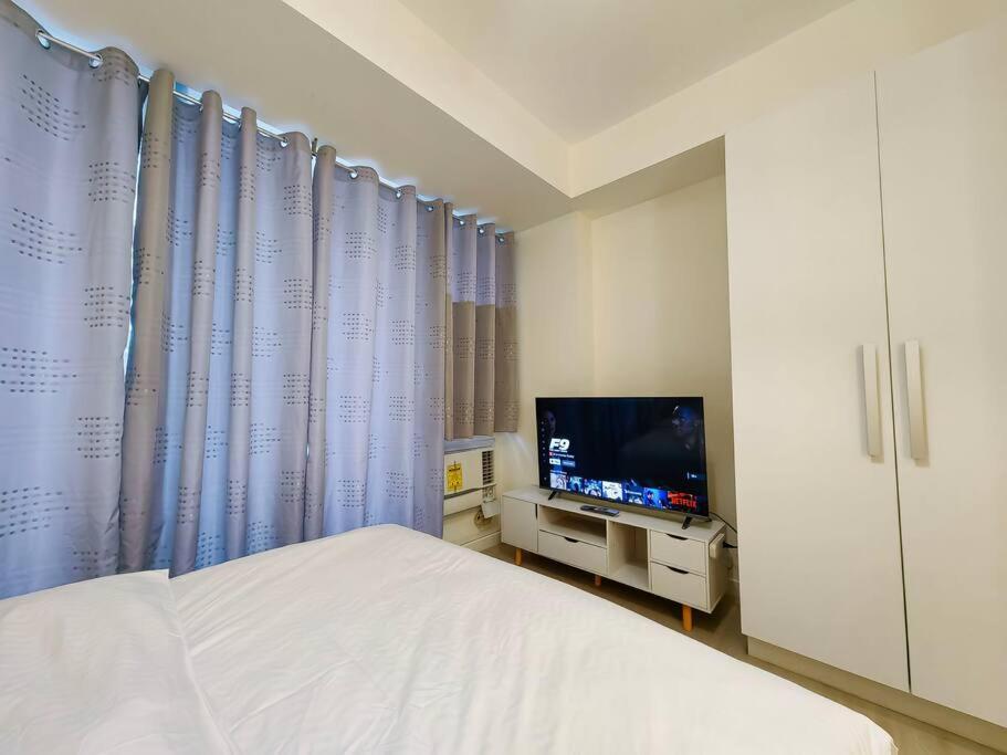 Apartment 1br Condotel Azure Urban Near Airport - 14f #az03 *