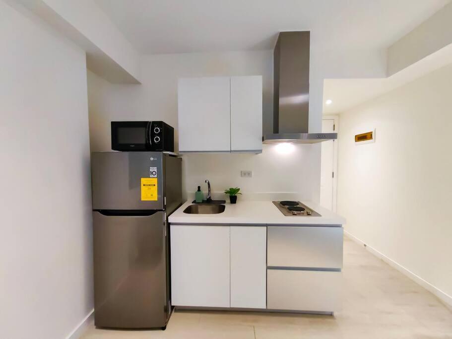 1br Condotel Azure Urban Near Airport - 14f #az03 Apartment