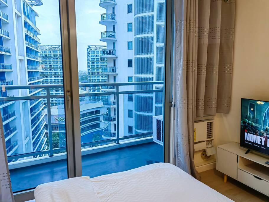 Apartment 1br Condotel Azure Urban Near Airport - 14f #az03 Manila
