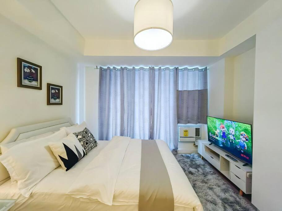 1br Condotel Azure Urban Near Airport - 14f #az03 Apartment