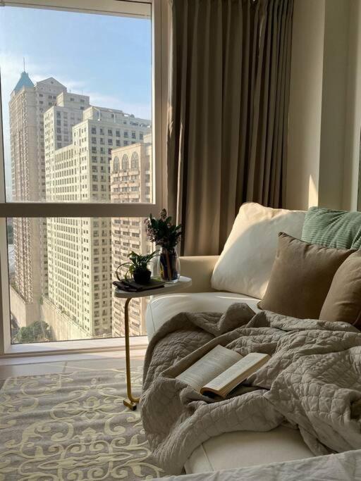 -condo- Petite Residential * Manila