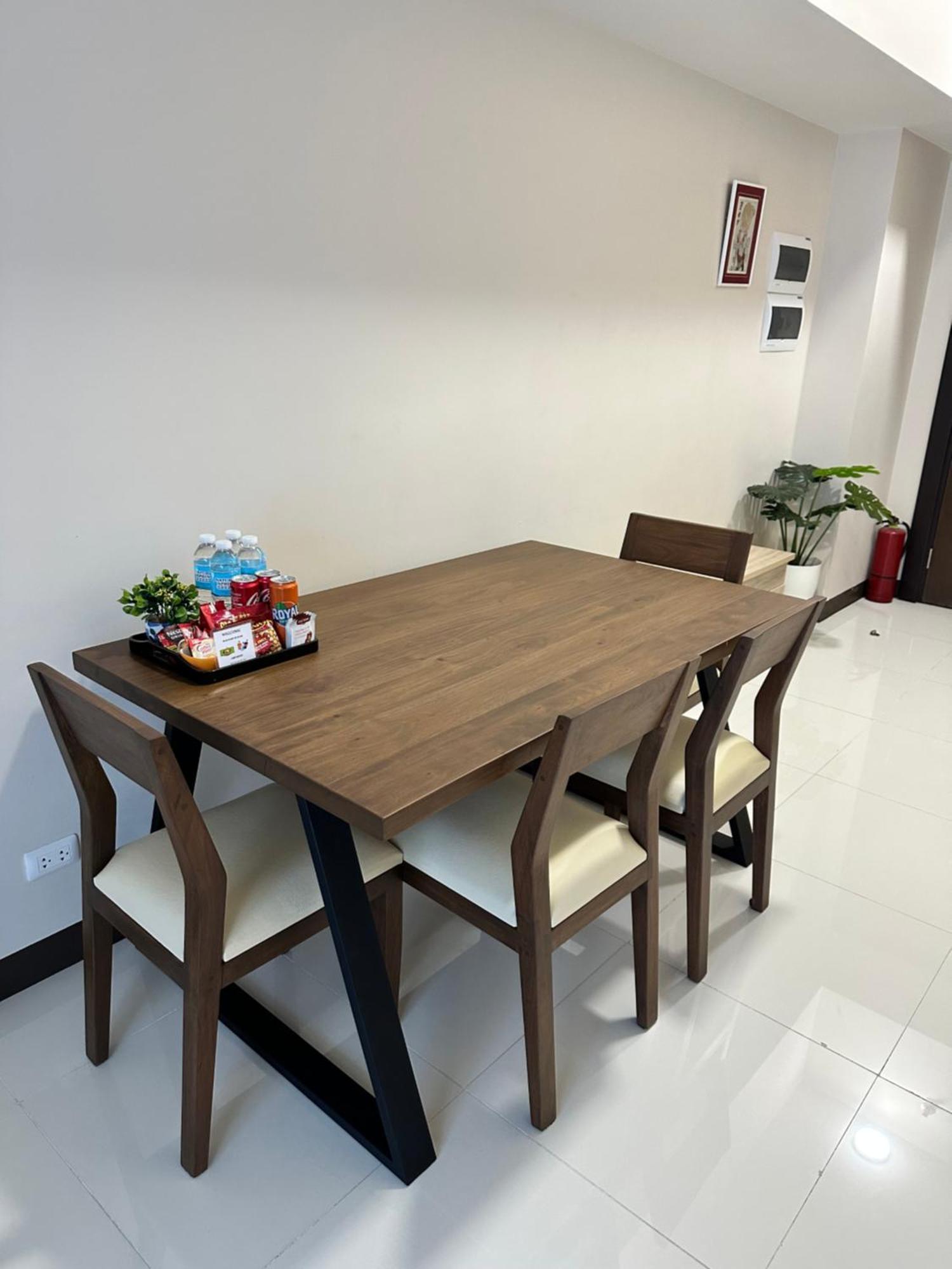 1 Bedroom Uptown Parksuites Bgc, High Floor, Morning Sun
