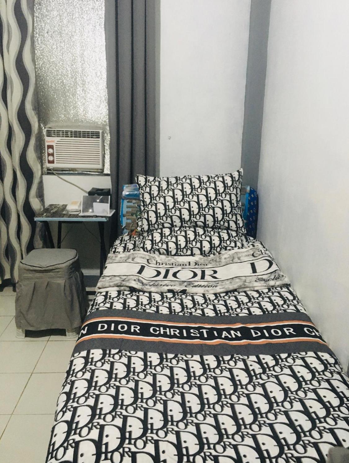 Budget Staycation Johnfonz Building Aircondition *