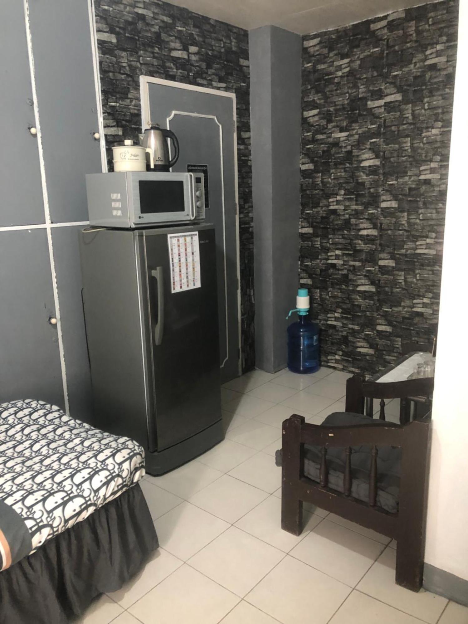 Budget Staycation Johnfonz Building Aircondition Homestay *